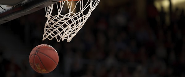 篮球比赛扣篮精彩瞬间